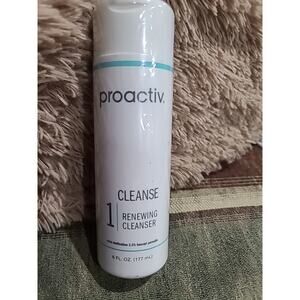 Proactiv 4oz Renewing Cleanser 60 day 08/2027 Expiry Cleanse Proactive Solution
